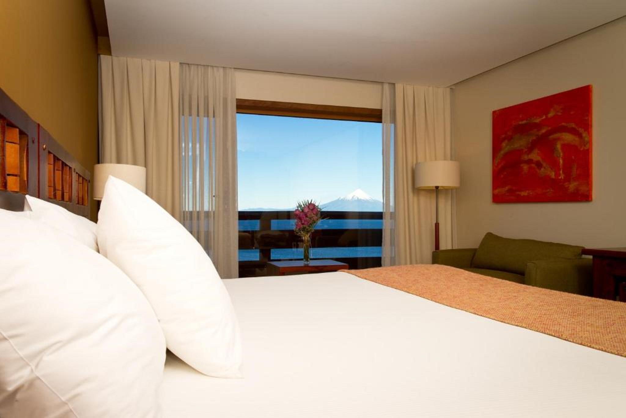 Wyndham Puerto Varas Pettra Exterior foto A room at the hotel