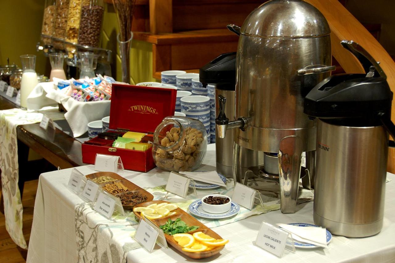 Wyndham Puerto Varas Pettra Exterior foto A coffee break