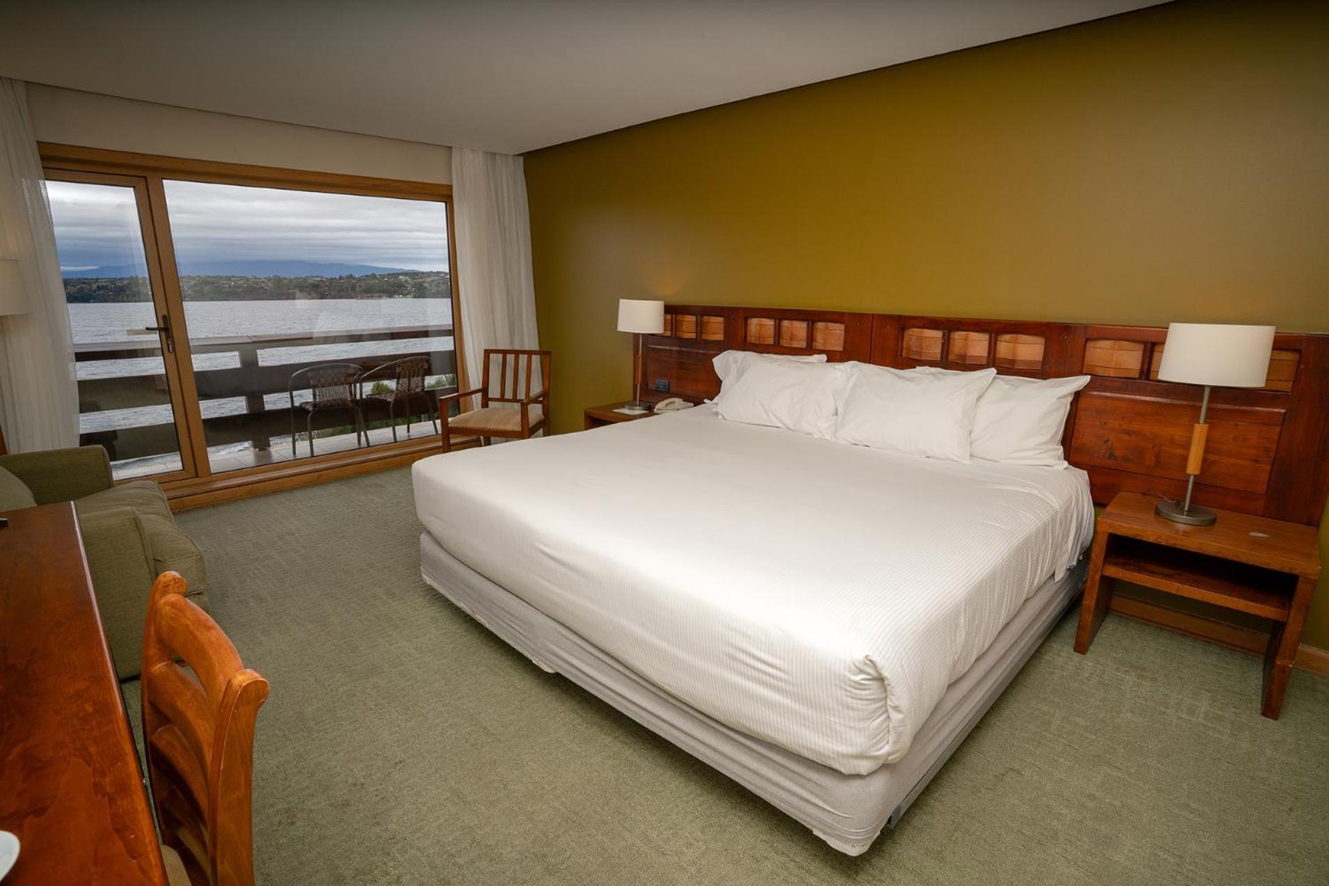 Wyndham Puerto Varas Pettra Exterior foto A bedroom at the lodge
