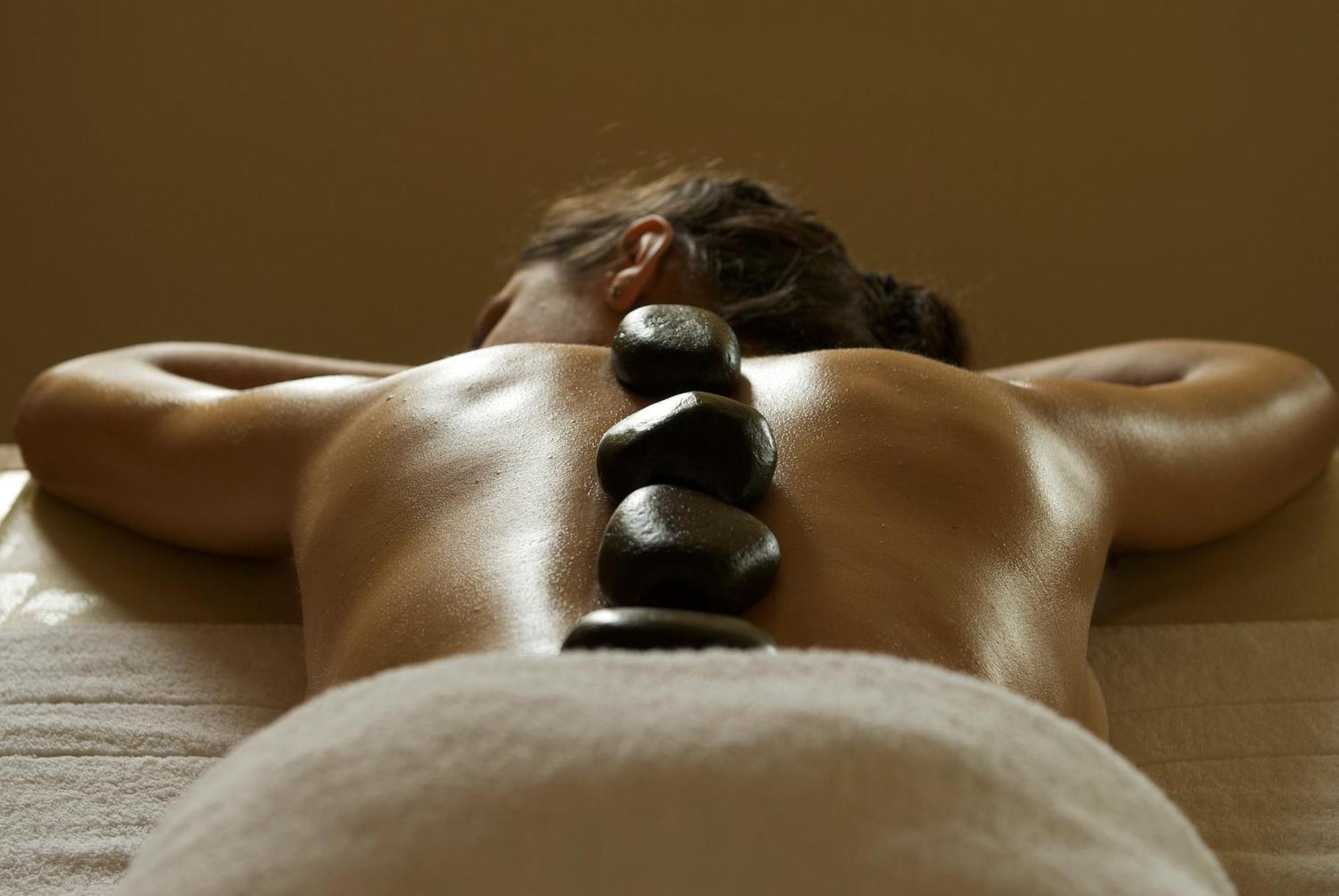 Wyndham Puerto Varas Pettra Exterior foto Hot stone massage