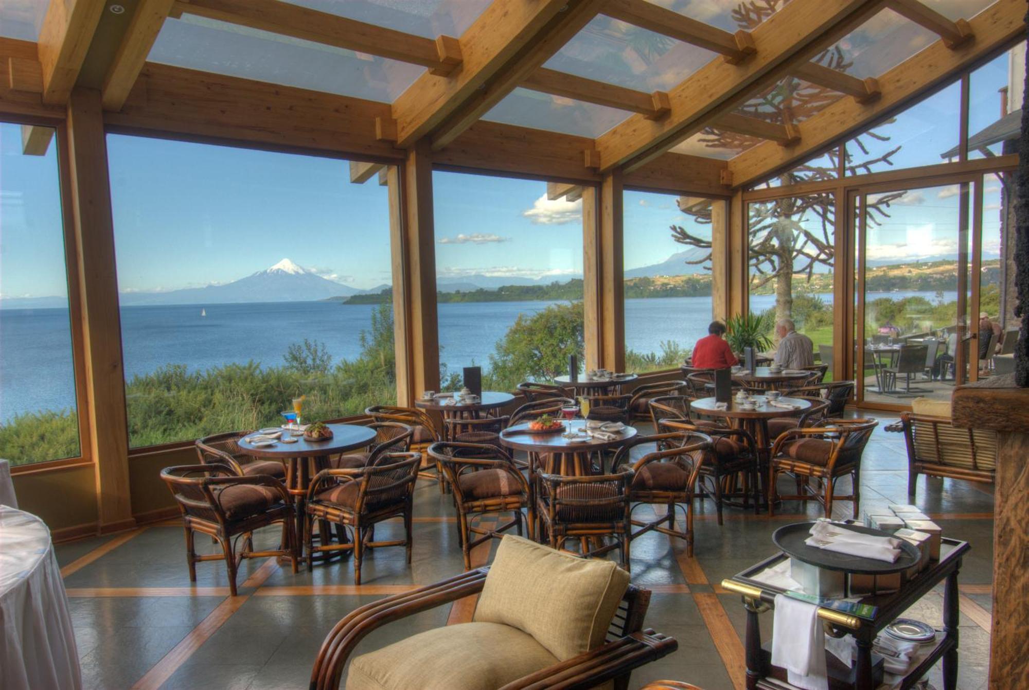 Wyndham Puerto Varas Pettra Exterior foto Restaurant at the hotel