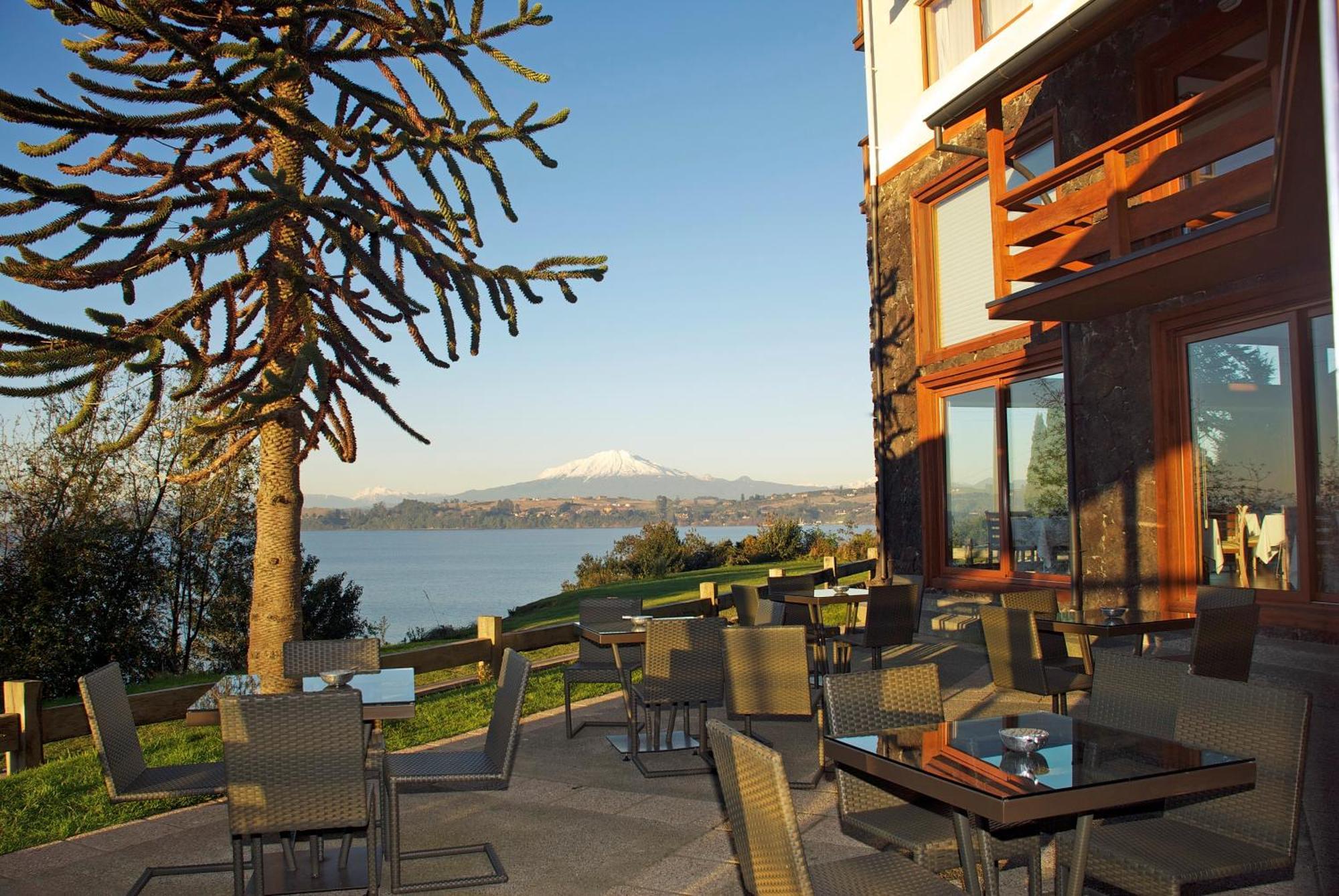 Wyndham Puerto Varas Pettra Exterior foto View of the hotel