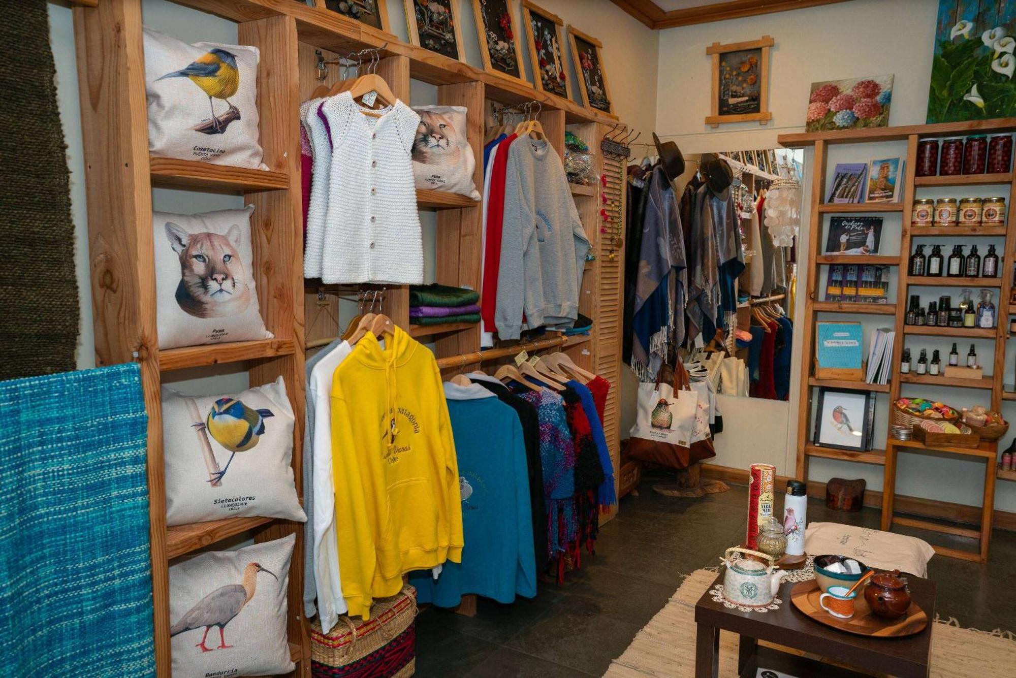 Wyndham Puerto Varas Pettra Exterior foto The Nature Shop at the National Aviary