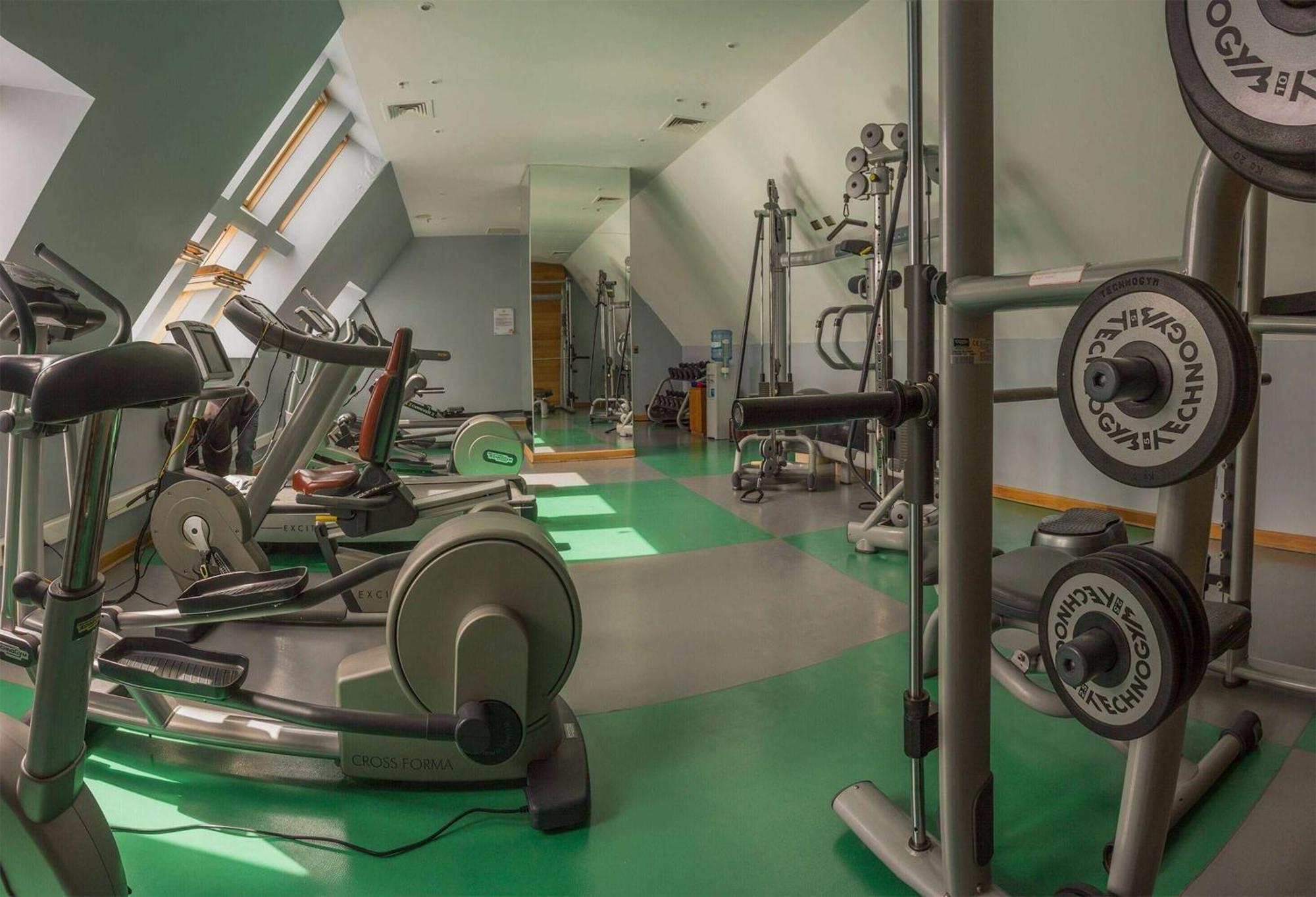 Wyndham Puerto Varas Pettra Exterior foto The gym at the University of Roehampton