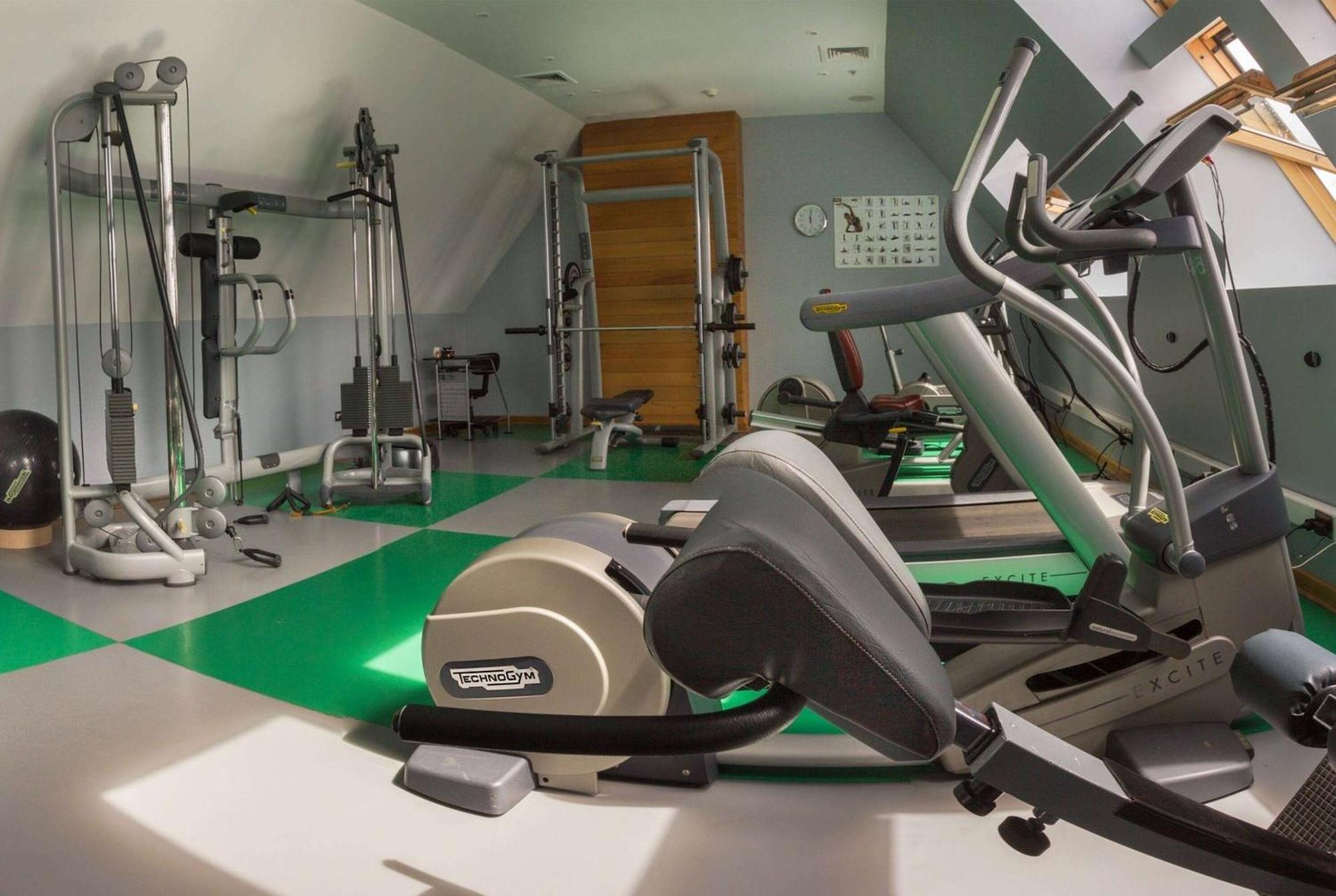 Wyndham Puerto Varas Pettra Exterior foto A gym in the UK