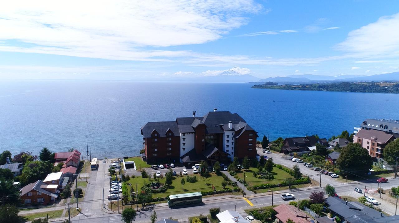Wyndham Puerto Varas Pettra Exterior foto Aerial view of the town